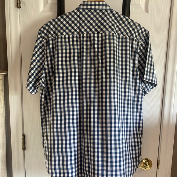 Men's short sleeve button up dress shirt. - Picture 3 of 3